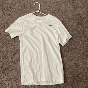 white nike tee
